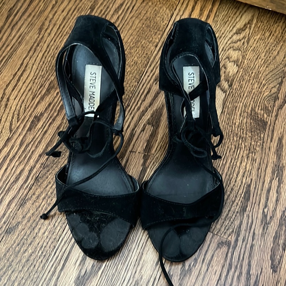 Steve Madden black tie heel